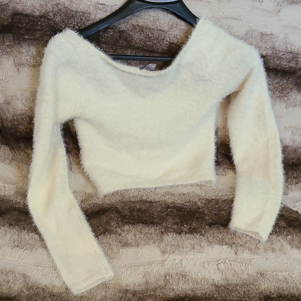 Cropped Sweater - Picture 3 of 5